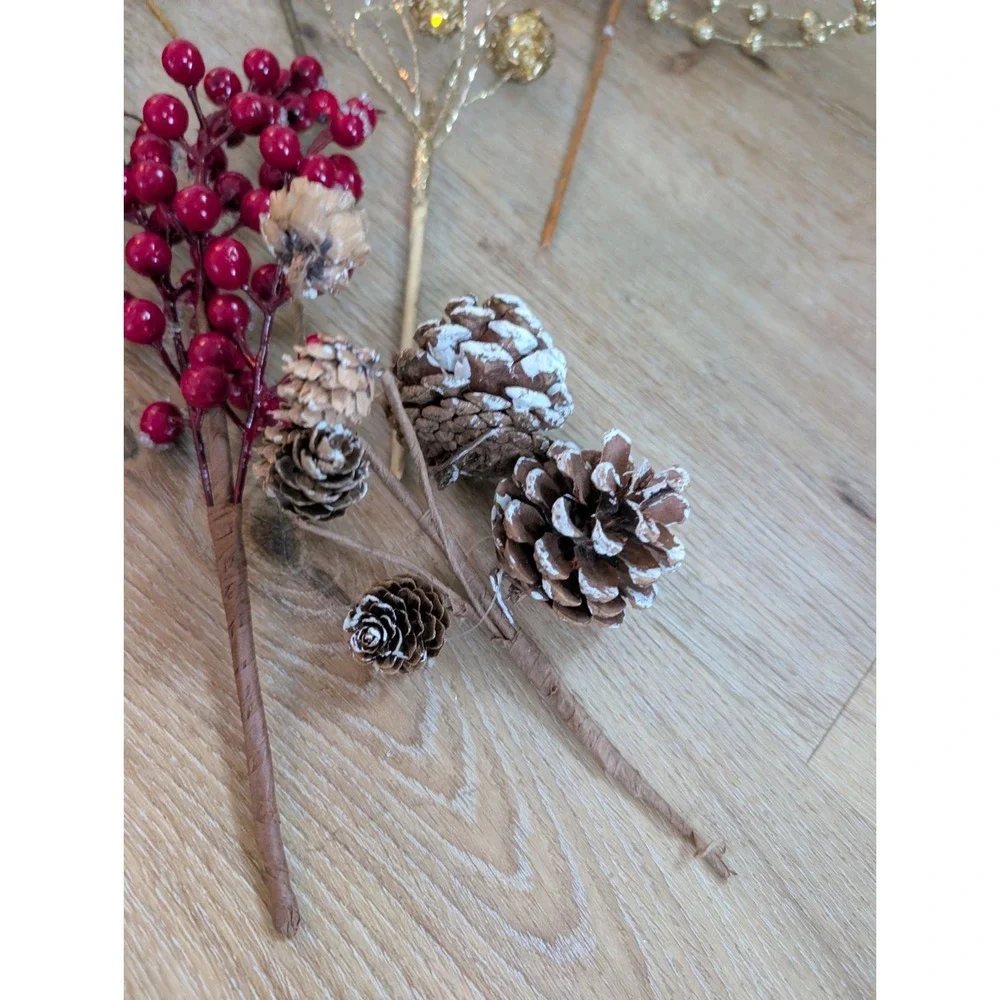 12Pcs Artificial Holly Berries Pinecones Gold Trim Rattan‎ Star